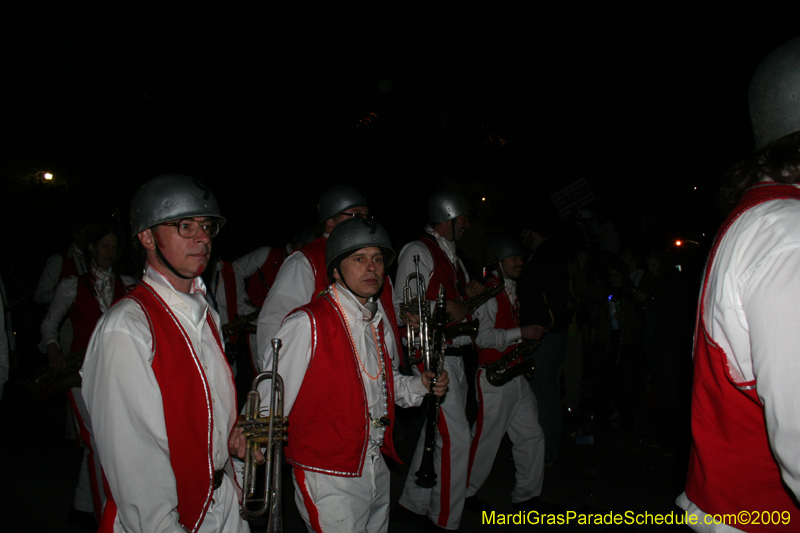 2009-Krewe-of-Muses-New-Orleans-Mardi-Gras-0920