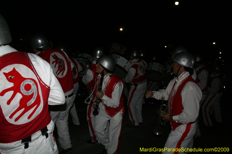 2009-Krewe-of-Muses-New-Orleans-Mardi-Gras-0922