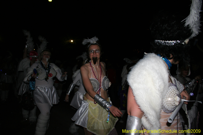 2009-Krewe-of-Muses-New-Orleans-Mardi-Gras-0943