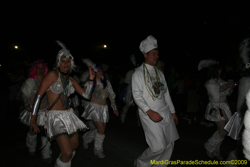 2009-Krewe-of-Muses-New-Orleans-Mardi-Gras-0945