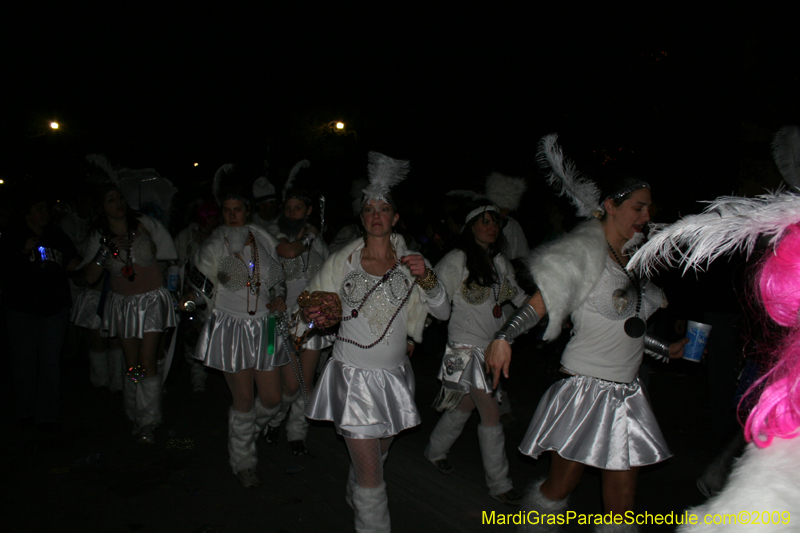 2009-Krewe-of-Muses-New-Orleans-Mardi-Gras-0946