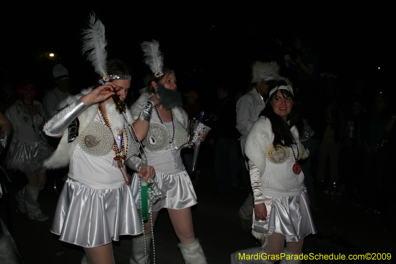 2009-Krewe-of-Muses-New-Orleans-Mardi-Gras-0947