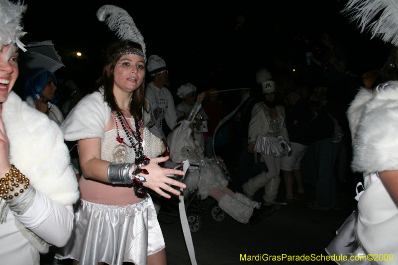 2009-Krewe-of-Muses-New-Orleans-Mardi-Gras-0948