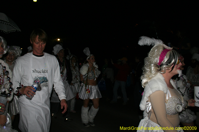 2009-Krewe-of-Muses-New-Orleans-Mardi-Gras-0950