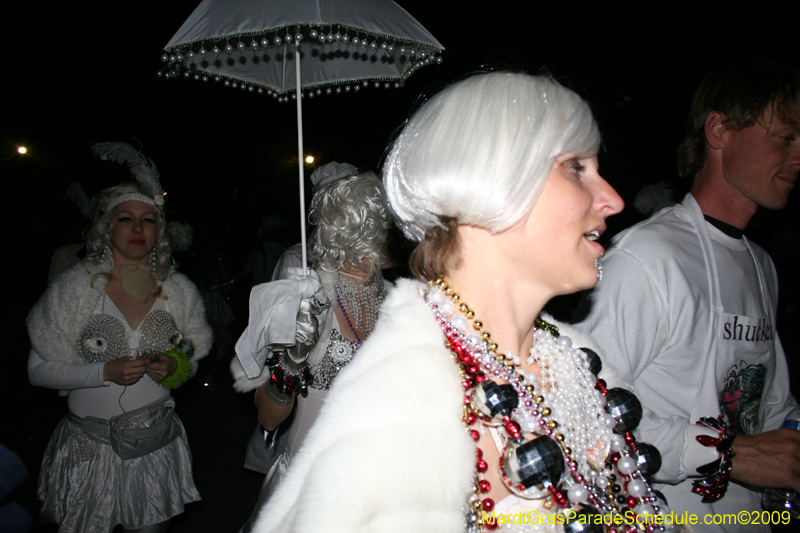 2009-Krewe-of-Muses-New-Orleans-Mardi-Gras-0951