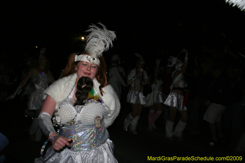 2009-Krewe-of-Muses-New-Orleans-Mardi-Gras-0953