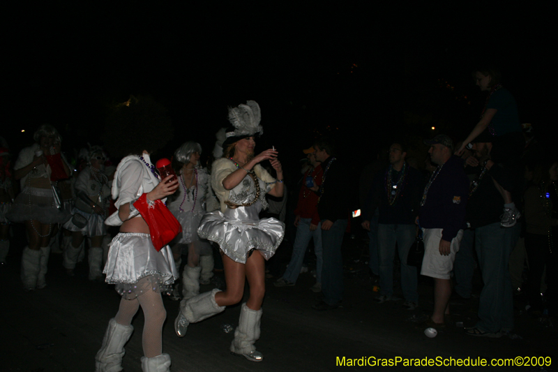 2009-Krewe-of-Muses-New-Orleans-Mardi-Gras-0957