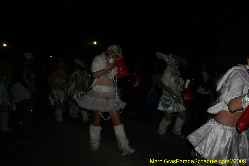 2009-Krewe-of-Muses-New-Orleans-Mardi-Gras-0958