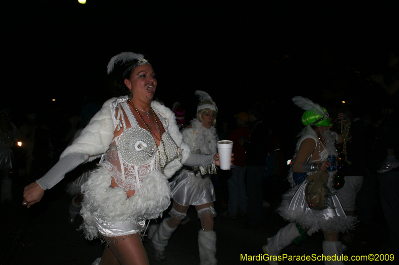 2009-Krewe-of-Muses-New-Orleans-Mardi-Gras-0961