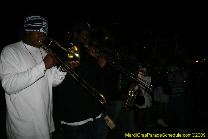 2009-Krewe-of-Muses-New-Orleans-Mardi-Gras-1023