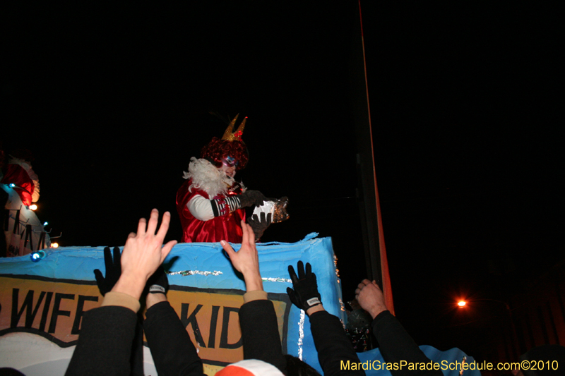 Krewe-of-Muses-2010-Carnival-New-Orleans-7047