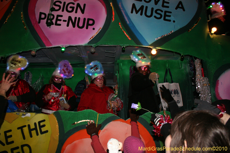 Krewe-of-Muses-2010-Carnival-New-Orleans-7059