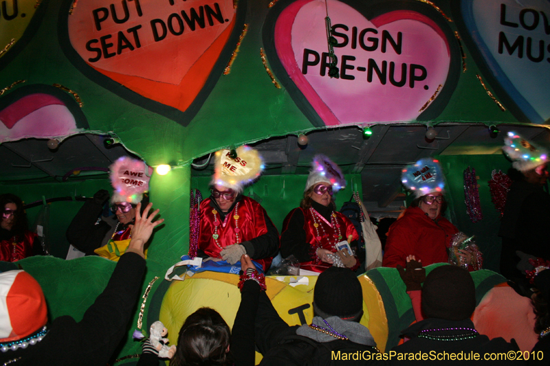 Krewe-of-Muses-2010-Carnival-New-Orleans-7060