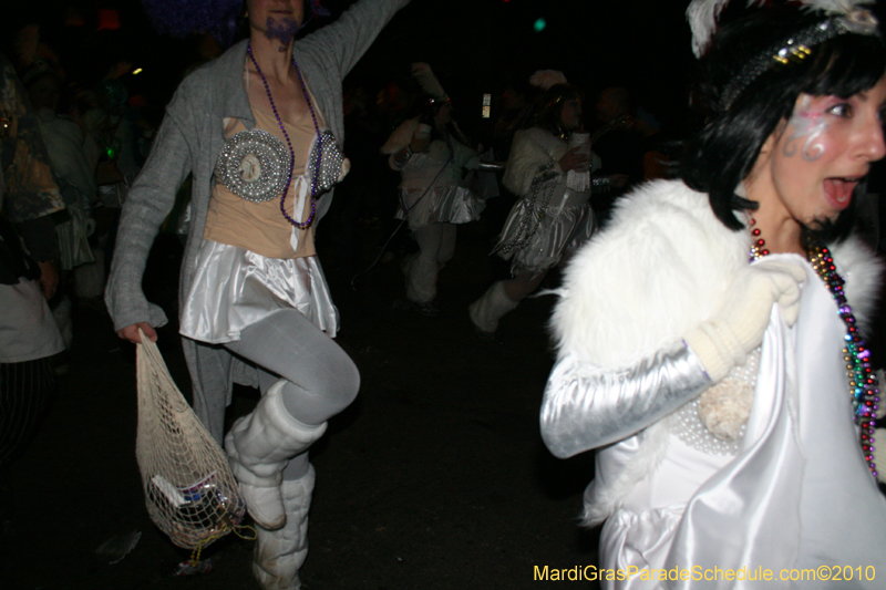 Krewe-of-Muses-2010-Carnival-New-Orleans-7078