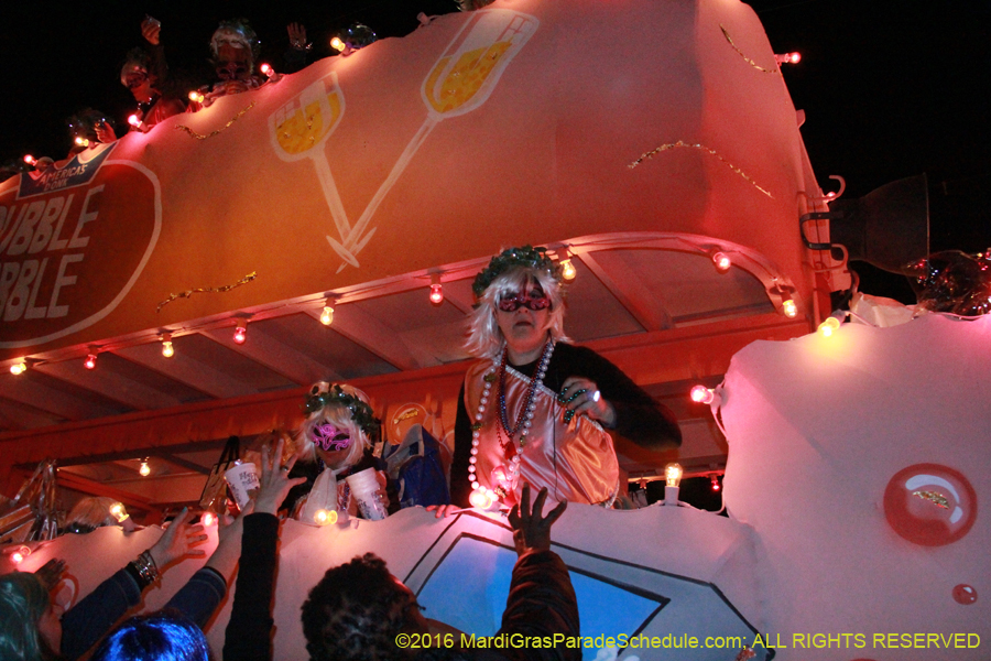 2016-Krewe-of-Muses-007705