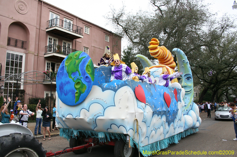 2009-Krewe-of-Pontchartrain-New-Orleans-Mardi-Gras-0548