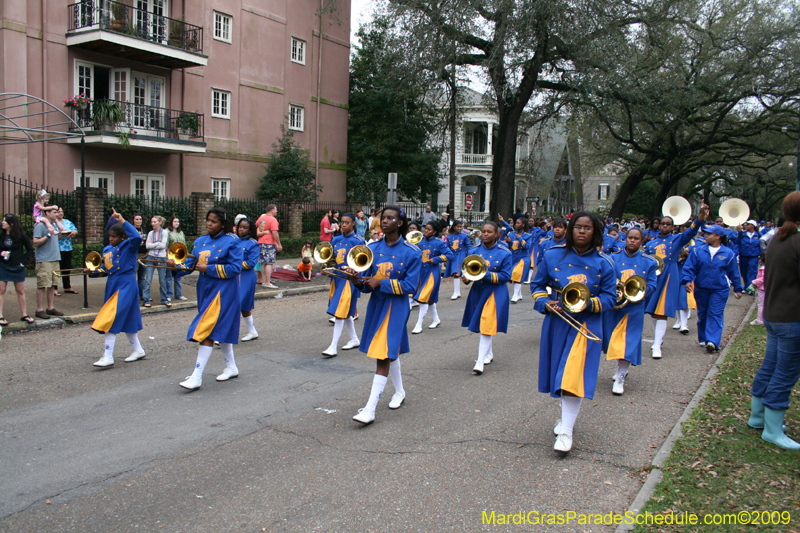 2009-Krewe-of-Pontchartrain-New-Orleans-Mardi-Gras-0570