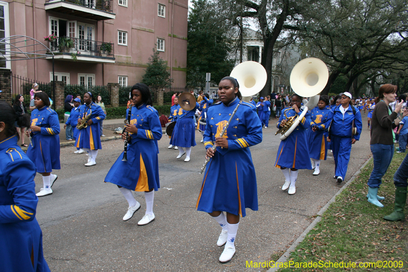 2009-Krewe-of-Pontchartrain-New-Orleans-Mardi-Gras-0572