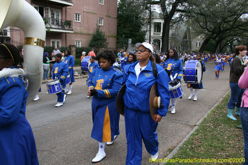 2009-Krewe-of-Pontchartrain-New-Orleans-Mardi-Gras-0573