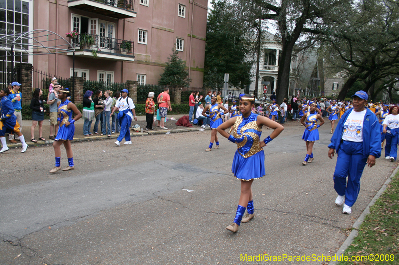 2009-Krewe-of-Pontchartrain-New-Orleans-Mardi-Gras-0574