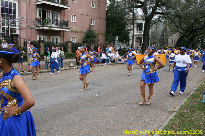 2009-Krewe-of-Pontchartrain-New-Orleans-Mardi-Gras-0575