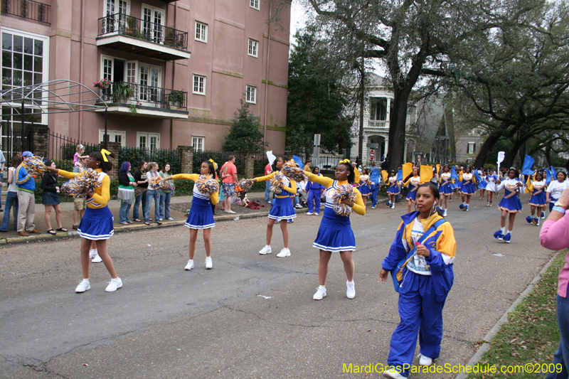 2009-Krewe-of-Pontchartrain-New-Orleans-Mardi-Gras-0577