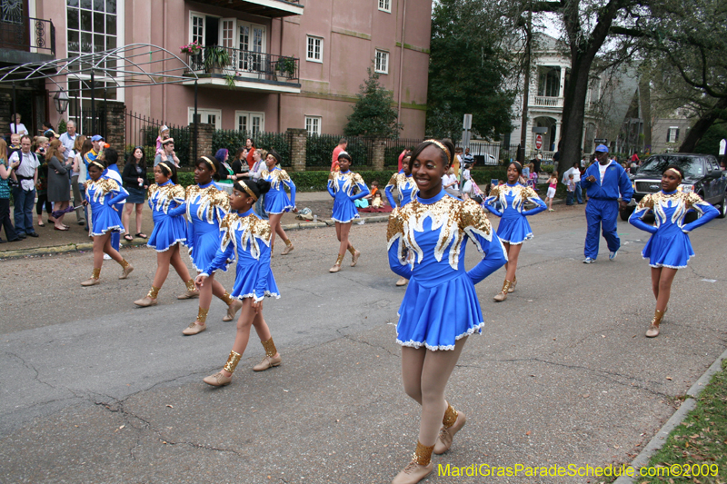 2009-Krewe-of-Pontchartrain-New-Orleans-Mardi-Gras-0580