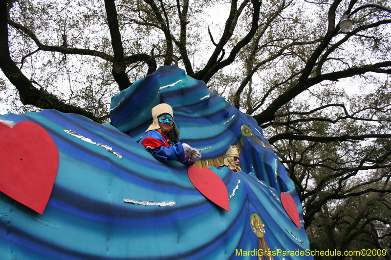 2009-Krewe-of-Pontchartrain-New-Orleans-Mardi-Gras-0592