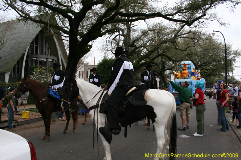 2009-Krewe-of-Pontchartrain-New-Orleans-Mardi-Gras-0593