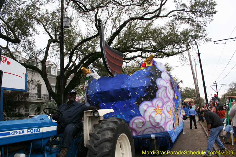 2009-Krewe-of-Pontchartrain-New-Orleans-Mardi-Gras-0602