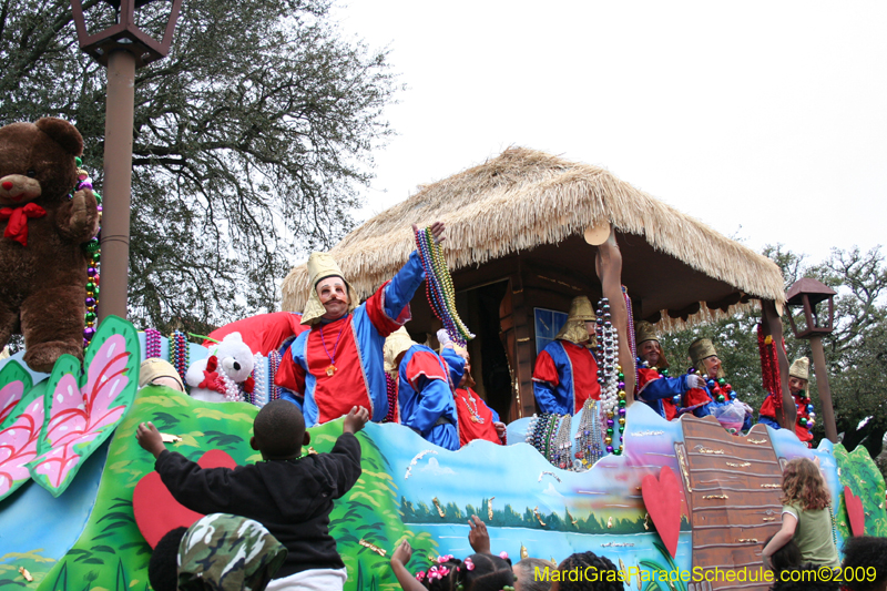 2009-Krewe-of-Pontchartrain-New-Orleans-Mardi-Gras-0611