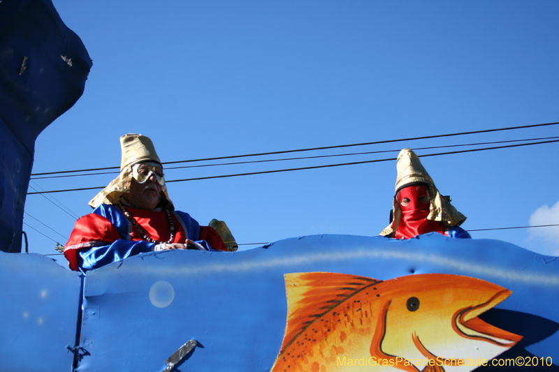 Krewe-of-Pontchartrain-2010-Mardi-Gras-Uptown-3832