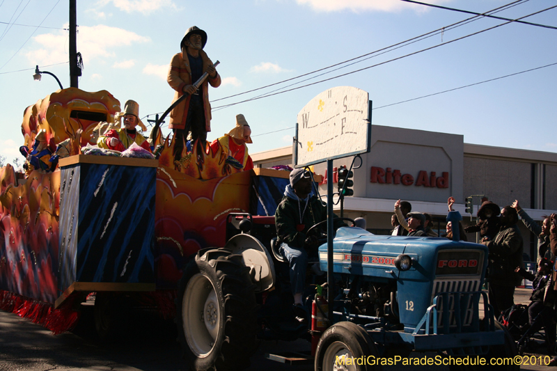 Krewe-of-Pontchartrain-2010-Mardi-Gras-Uptown-3836