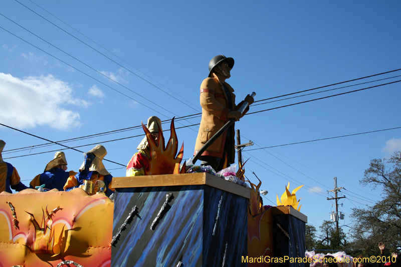 Krewe-of-Pontchartrain-2010-Mardi-Gras-Uptown-3837