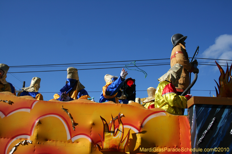 Krewe-of-Pontchartrain-2010-Mardi-Gras-Uptown-3838