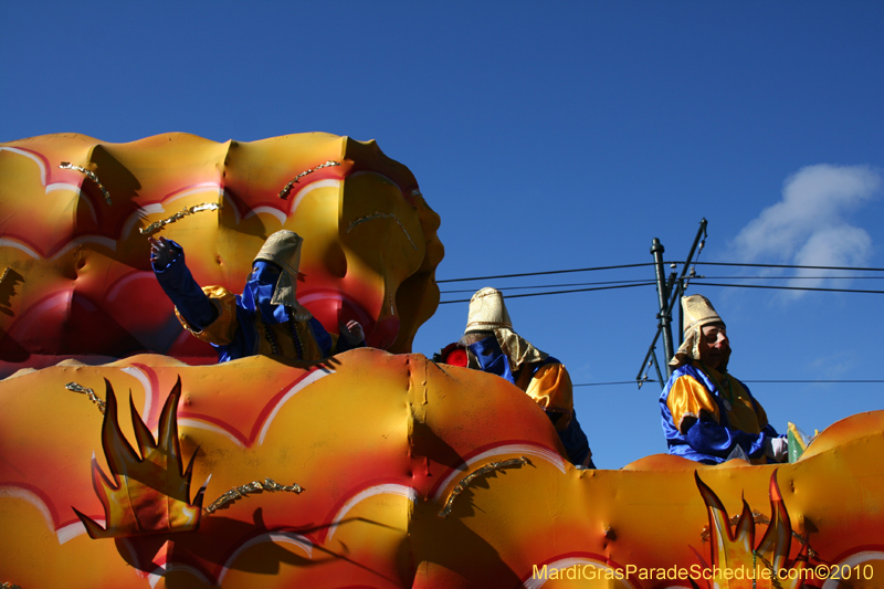 Krewe-of-Pontchartrain-2010-Mardi-Gras-Uptown-3839