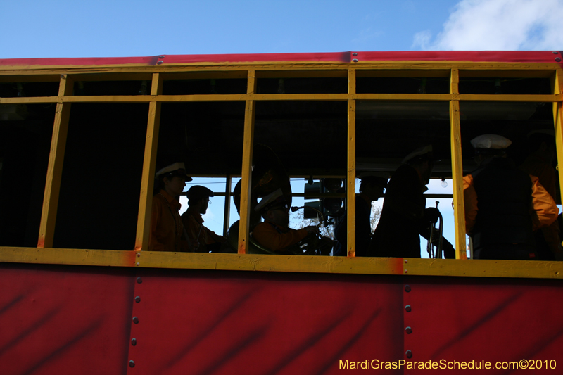 Krewe-of-Pontchartrain-2010-Mardi-Gras-Uptown-3855