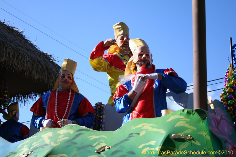 Krewe-of-Pontchartrain-2010-Mardi-Gras-Uptown-3861