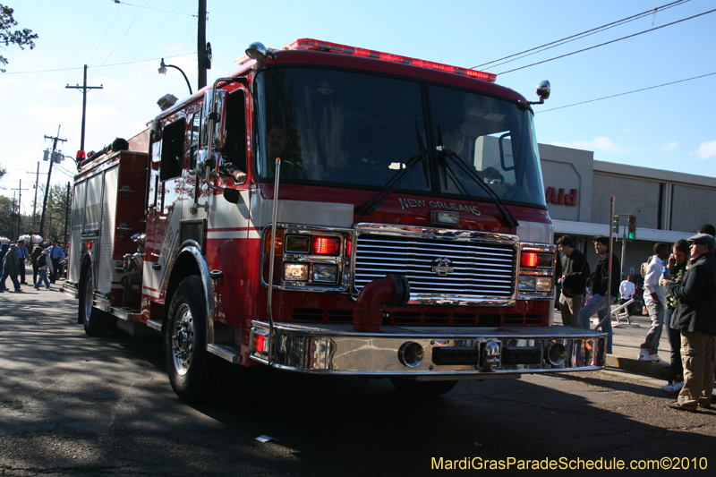 Krewe-of-Pontchartrain-2010-Mardi-Gras-Uptown-3865