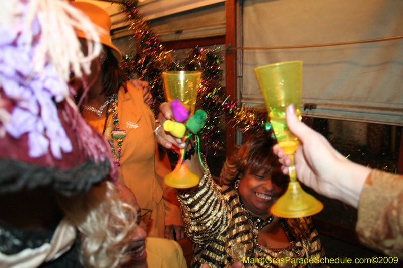 2009-Phunny-Phorty-Phellows-Twelfth-Night-Streetcar-Ride-New-Orleans-Mardi-Gras-0342