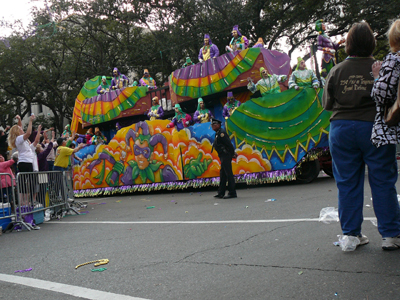 2008-Krewe-of-Thoth-New-Orleans-Mardi-Gras-Parade-300210