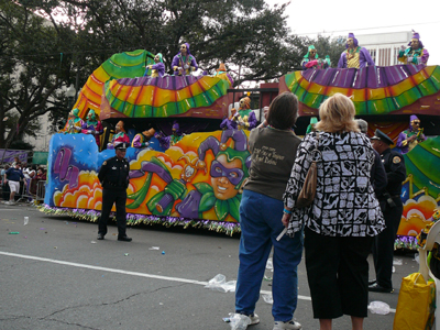 2008-Krewe-of-Thoth-New-Orleans-Mardi-Gras-Parade-300211