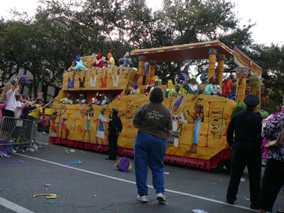 2008-Krewe-of-Thoth-New-Orleans-Mardi-Gras-Parade-300220