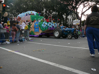 2008-Krewe-of-Thoth-New-Orleans-Mardi-Gras-Parade-300239