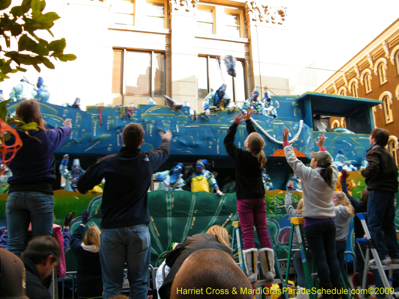 Krewe-of-Thoth-presents-Thoths-Aquatic-Adventures-2009-Mardi-Gras-New-Orleans-9484