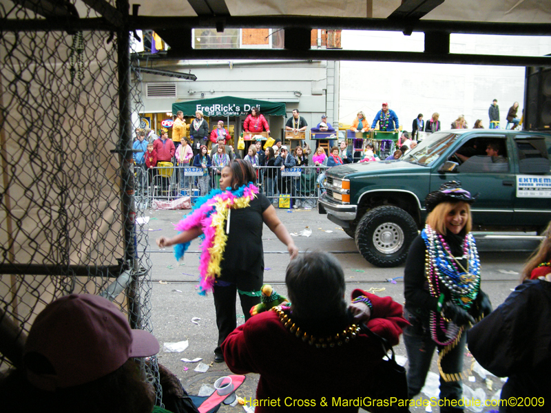 Krewe-of-Thoth-presents-Thoths-Aquatic-Adventures-2009-Mardi-Gras-New-Orleans-9497