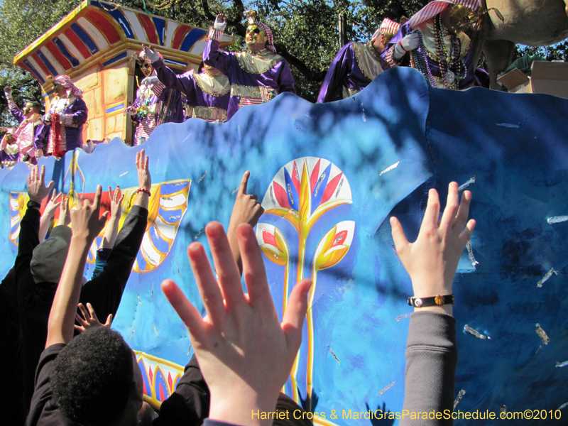 Krewe-of-Thoth-2010-Mardi-Gras-New-Orleans-1000