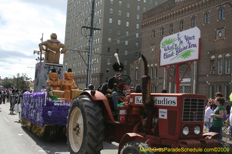 2009-Krewe-of-Tucks-presents-Cone-of-Horror-Tucks-The-Mother-of-all-Parades-Mardi-Gras-New-Orleans-0428