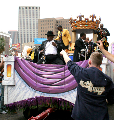 ZULU_SOCIAL_AID_AND_PLEASURE_CLUB_2007_PARADE_0102