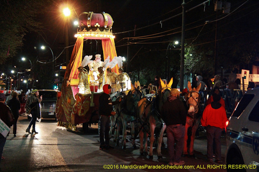 King float drawn by horseback - photo by Jules Richard